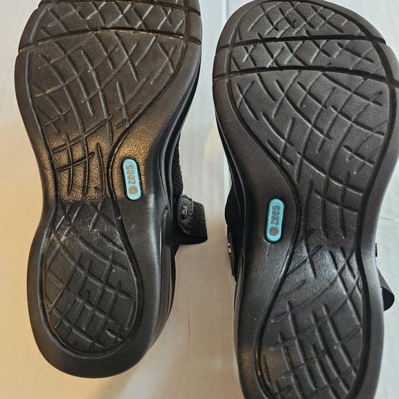 B Zees mules Black women’s shoes/sandals Good condition. - Picture 7 of 8